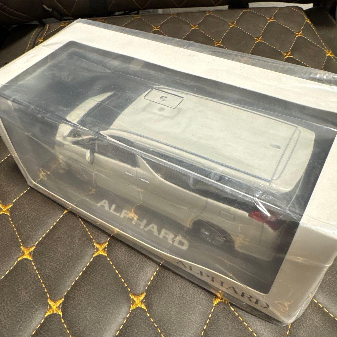 トヨタ アルファード 1/30スケールミニカー