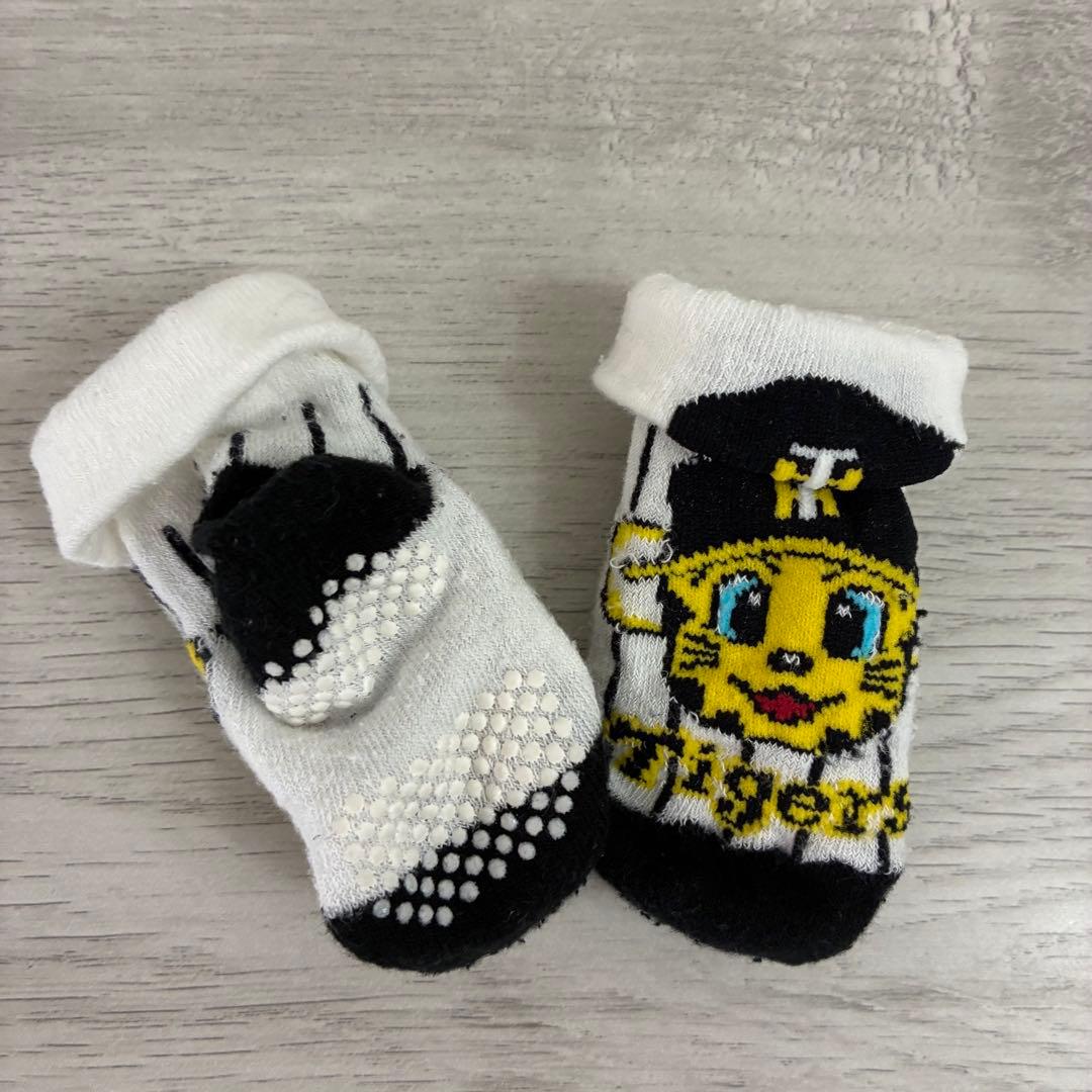 タイガース ユニフォームロンパースセット スタイ 靴下
