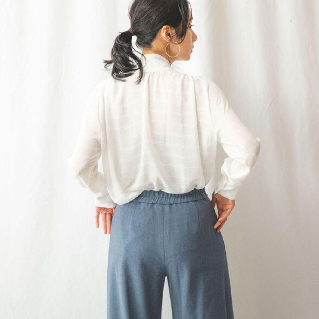 美品　ナラカミーチェ　大きいサイズ　シャドーチェックボウタイ2wayブラウス　白