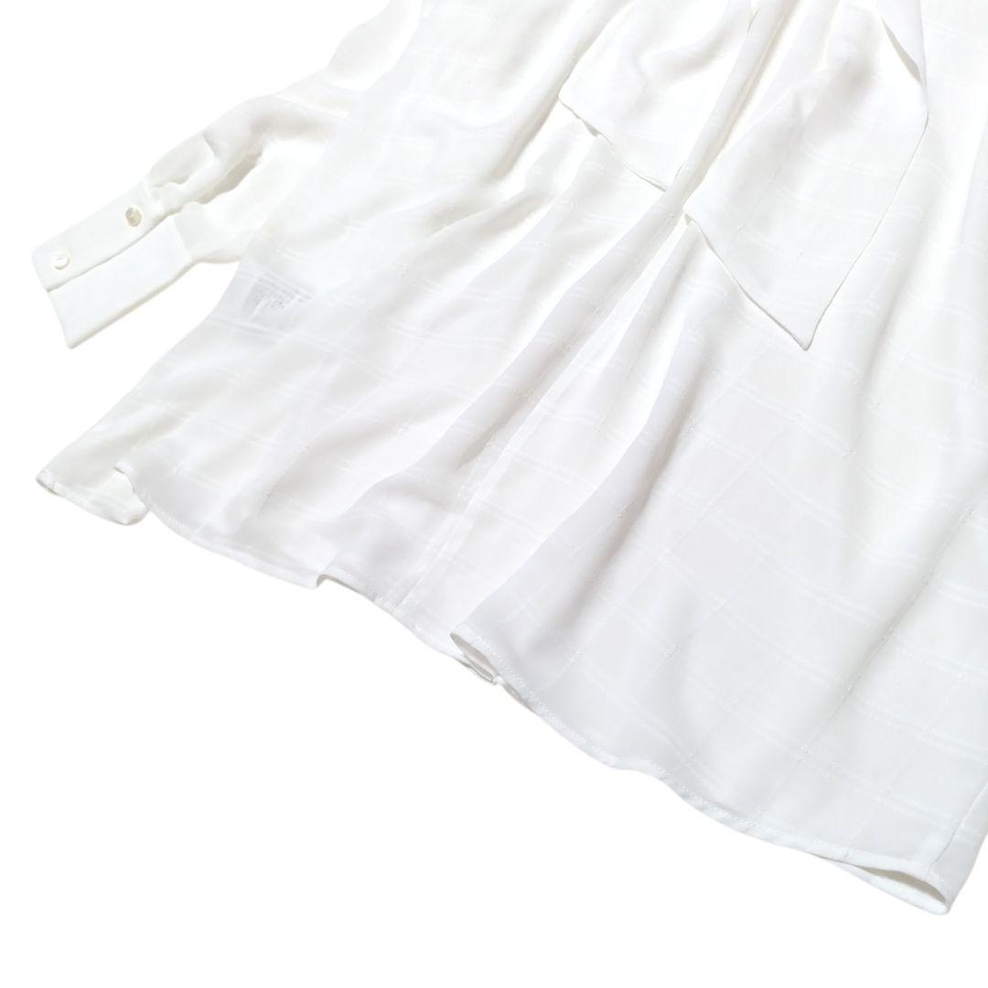 美品　ナラカミーチェ　大きいサイズ　シャドーチェックボウタイ2wayブラウス　白