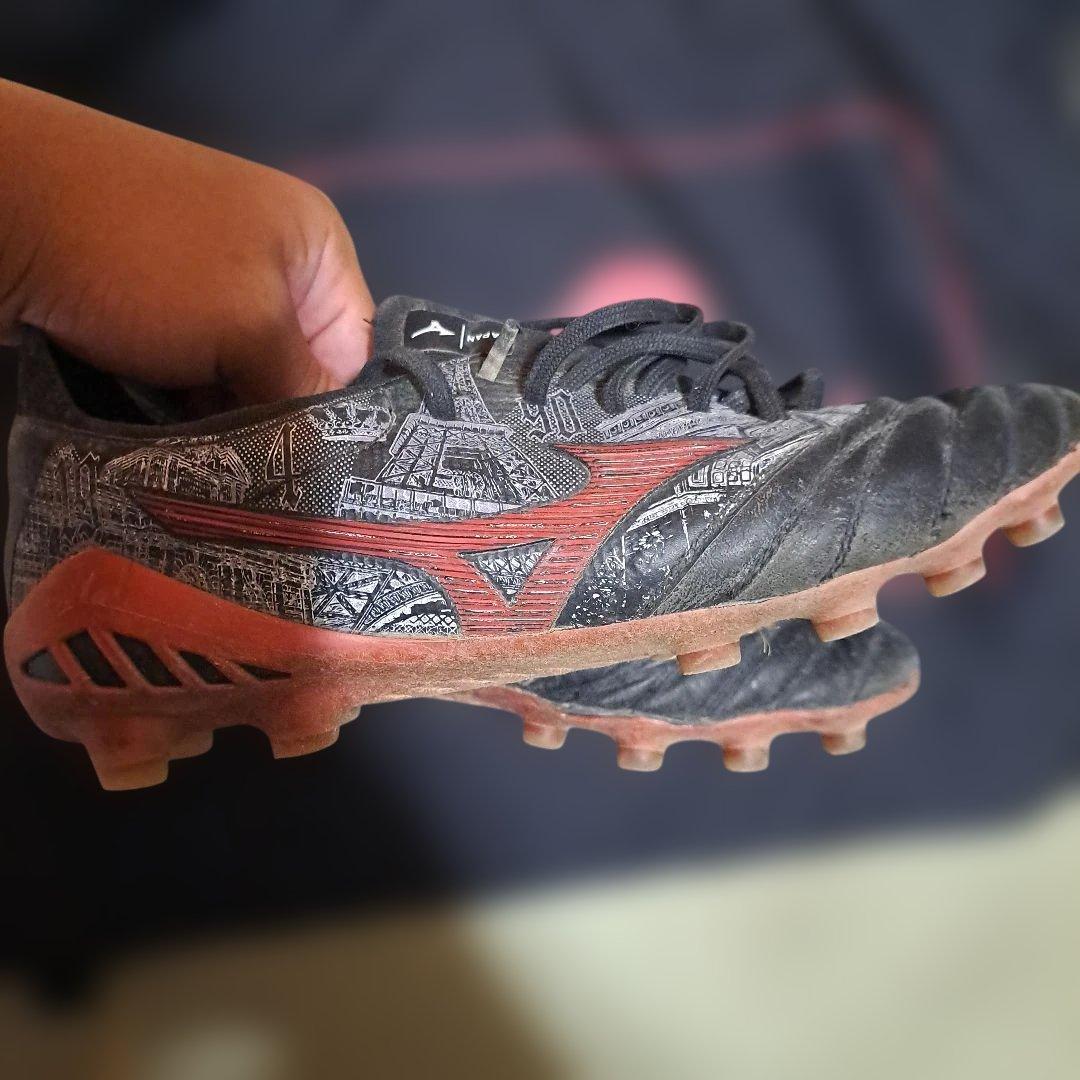 Mizuno Morelia Neo III サッカーシューズ
