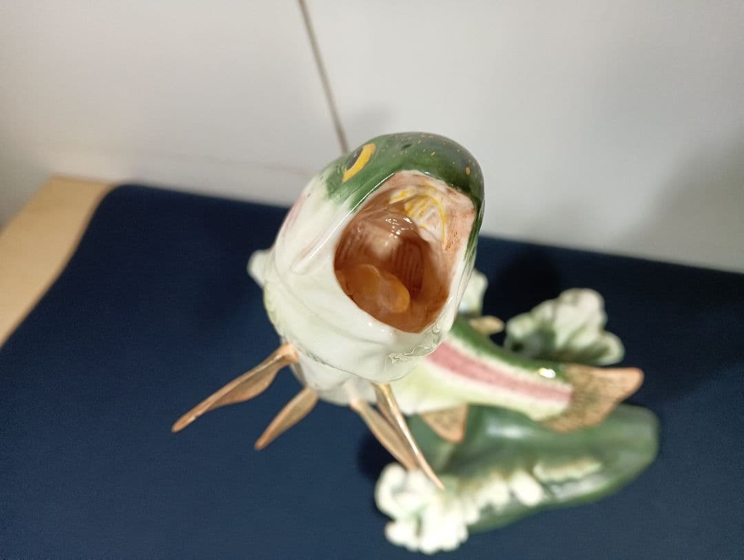 ニジマス 置物 インテリア オブジェ 魚 陶器製 台湾製