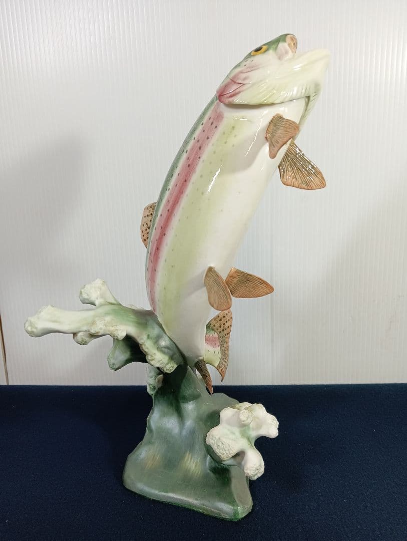 ニジマス 置物 インテリア オブジェ 魚 陶器製 台湾製