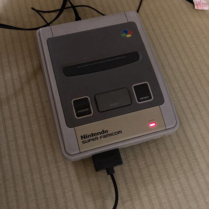 スーパーファミコン本体＋ソフト10個、ケース付き