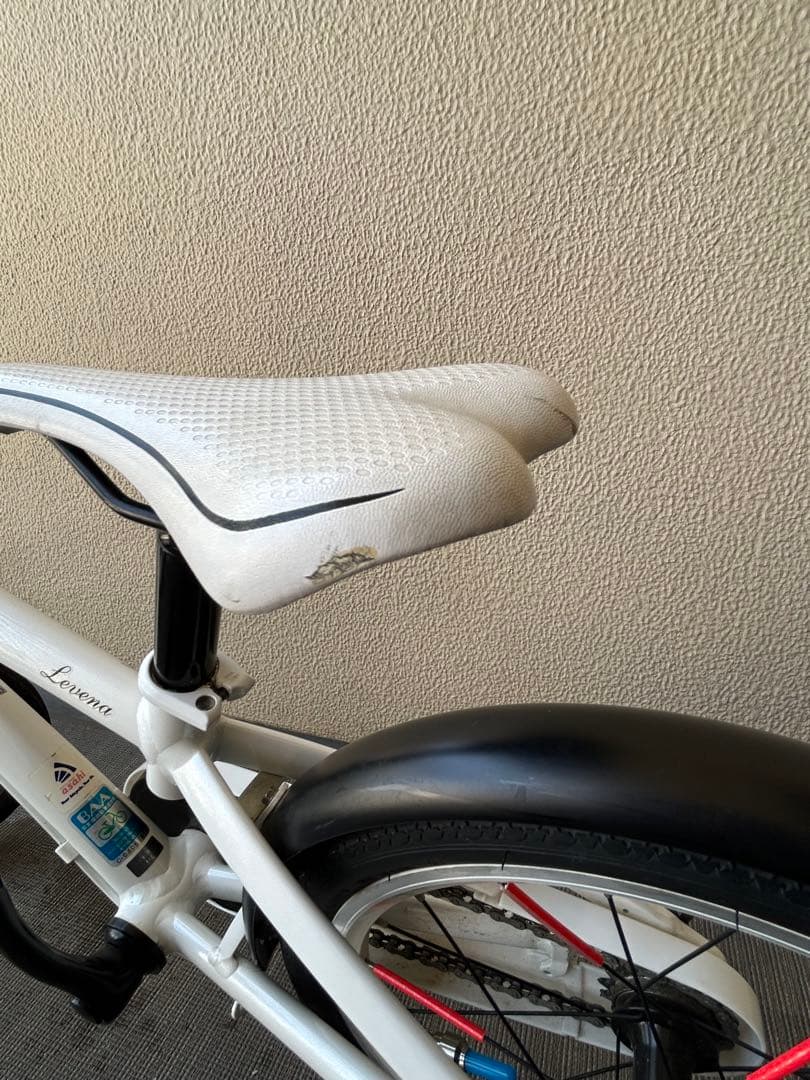ブリヂストン　レベナ　18インチ