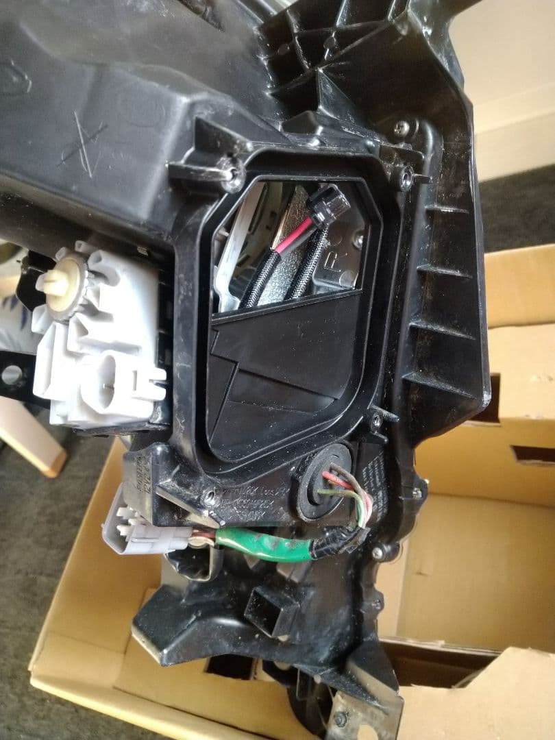 スバル　BRZ 右ヘッドライト