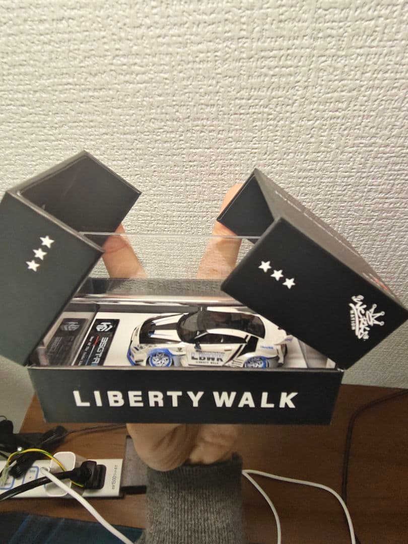 LBWK Nissan GT-R ミニカー 1/64