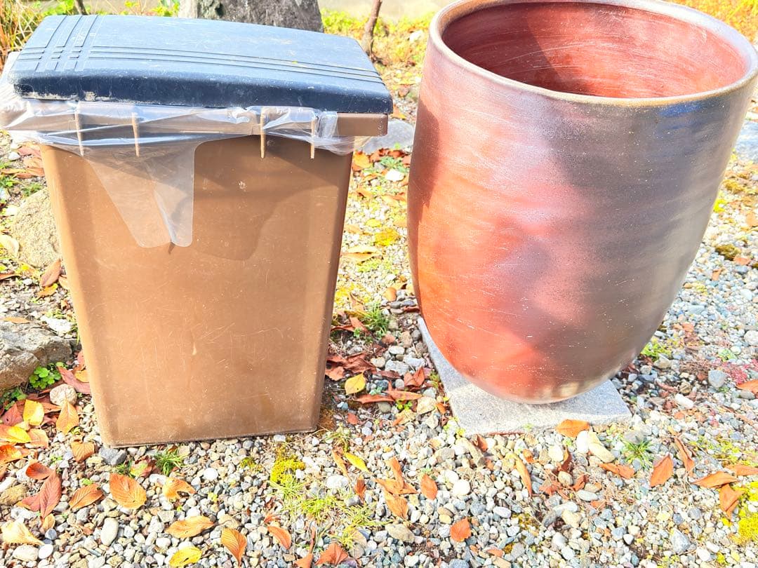 備前焼の甕　金魚鉢　メダカ鉢　睡蓮鉢 縦長サイズ【たのメル便】出品者送料負担