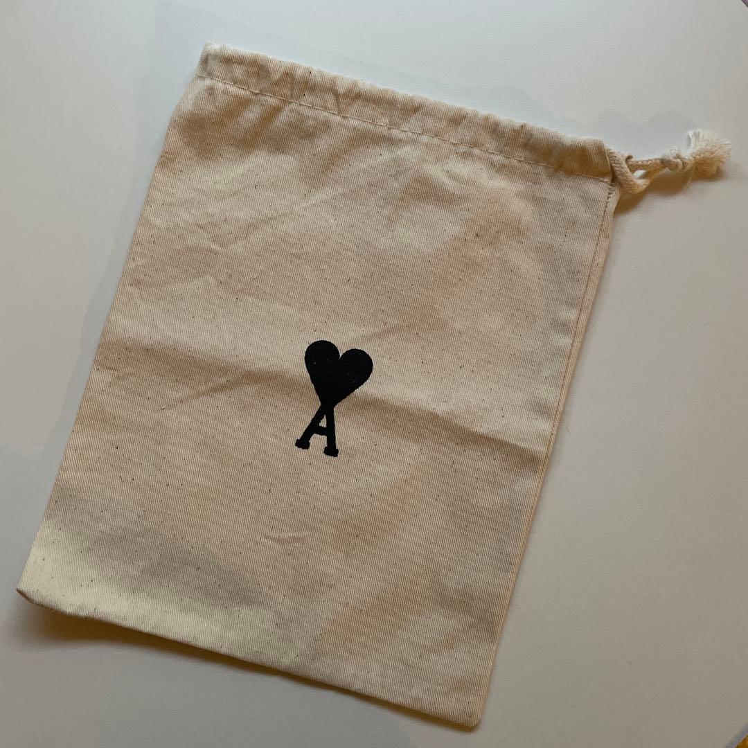 AMI PARIS・アミパリス　ホワイト ニット帽　ビーニー 収納袋付き