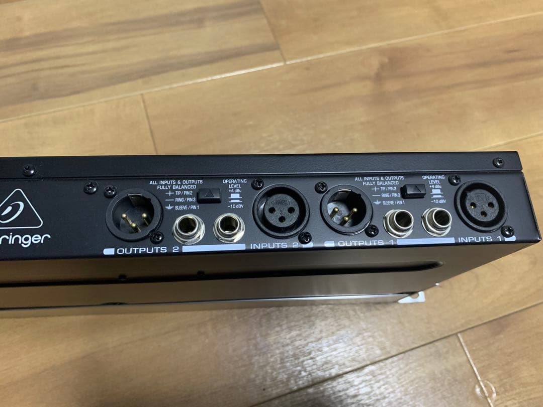 【送料込】BEHRINGER FBQ 1000
