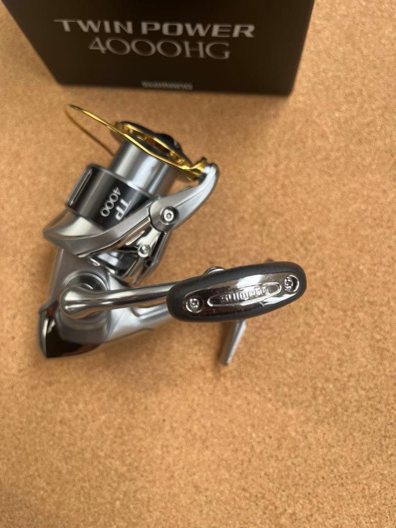 66. 【美品】　SHIMANO TWIN POWER 4000HG
