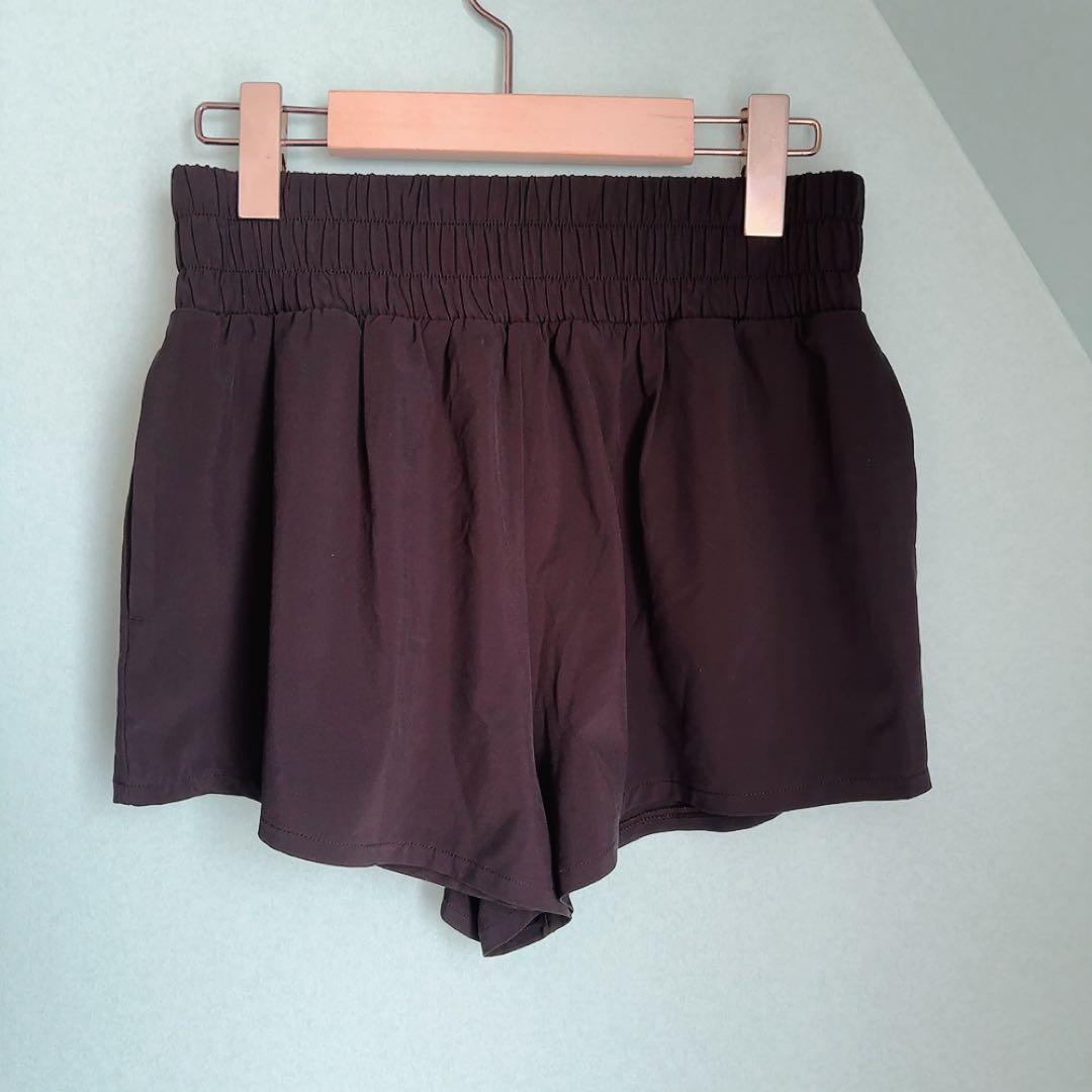 （美品）試着のみ ルルレモンショートパンツ　インナーパンツ付き
