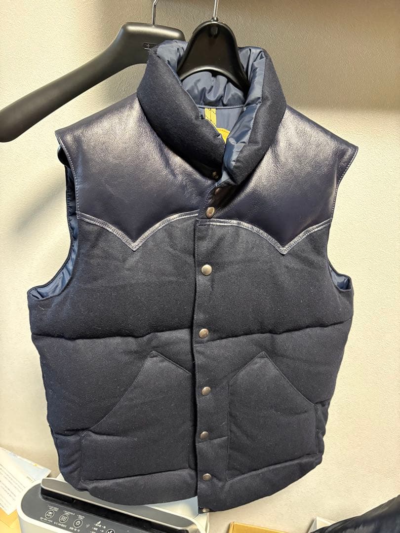 【極美品】ネイビー ROCKY MOUNTAIN ダウンベスト