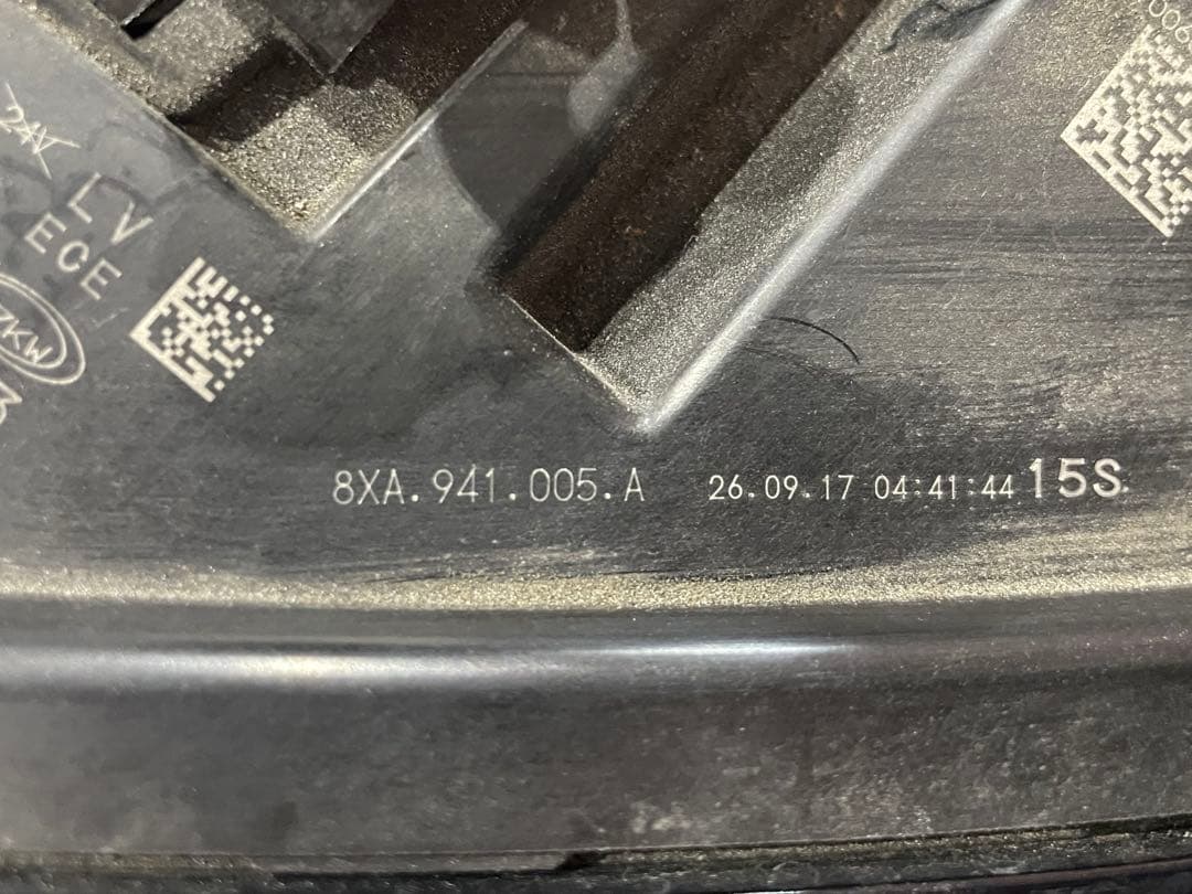 アウディ　A1　8X　左　純正　ヘッドライト　ランプ　8XA941044A