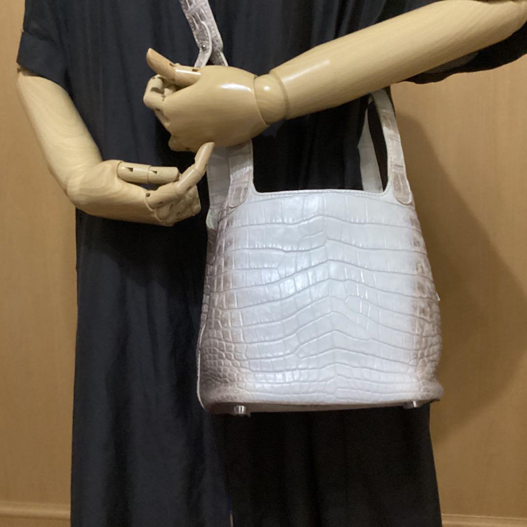 D*e様 女性のための本物のワニ革ハンドバッグ. (M SIZE)