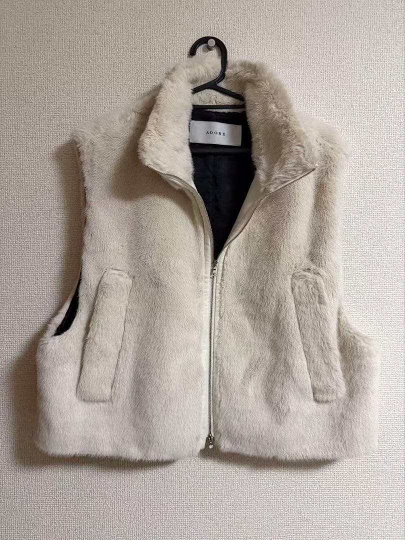 アドーア 美品！エコファージレベスト エクリュ ワンサイズ