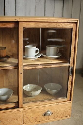 古い小ぶりな木枠のガラス戸棚　引き出し2杯　食器棚　水屋　キャビネット　古家具