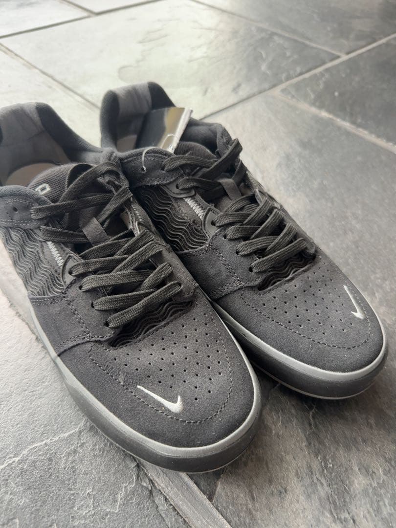 新品NIKE SB ISHOD DC7232-003 黒　27.5cm