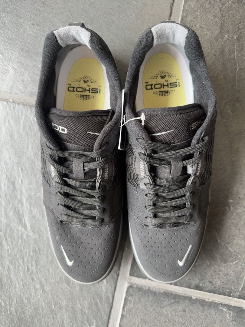 新品NIKE SB ISHOD DC7232-003 黒　27.5cm