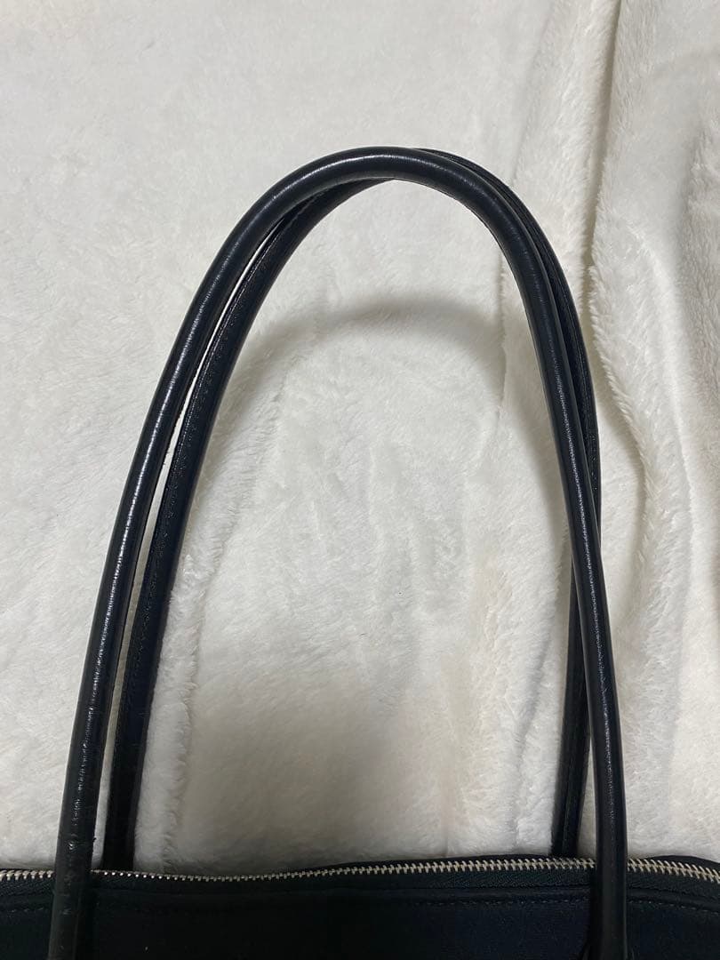 プラダ　軽量 ボンディング×レザー ブラック 高級感 シンプル 男女兼用