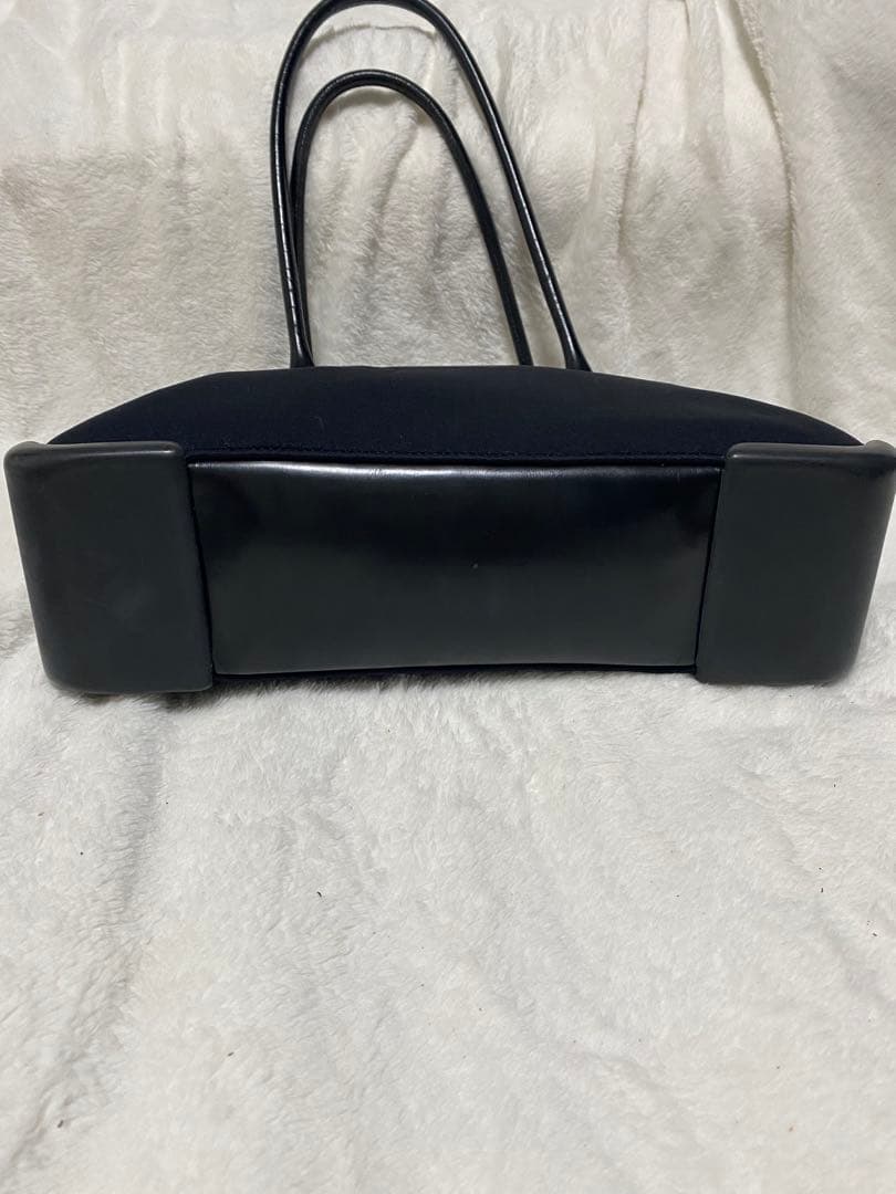 プラダ　軽量 ボンディング×レザー ブラック 高級感 シンプル 男女兼用