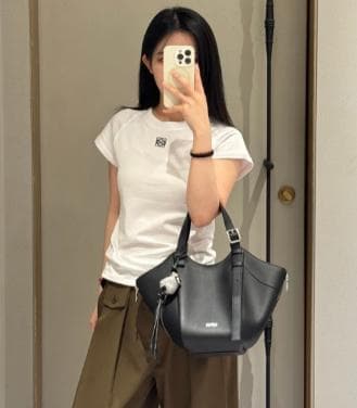 新品LOЁWE ブラック ショルダーバッグ