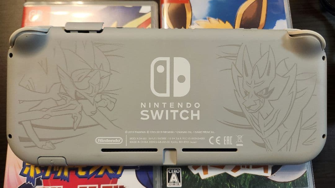 Switchライト(ポケモンバーション)　ソフト2つ　モンスターボール　ケース付
