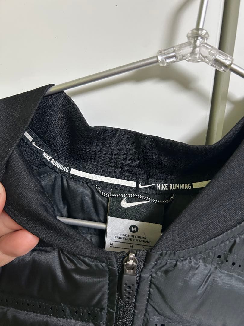 【美品】NIKE エアロロフト ランニングベスト ダウン