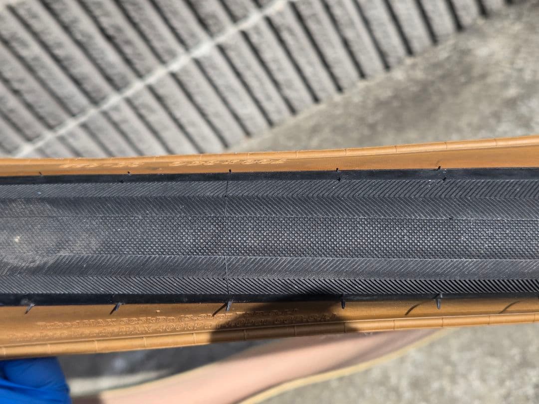 グラベルキング 700×35C TLR 2本
