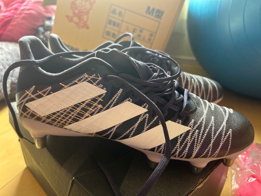 adidas スパイクシューズ 黒/白