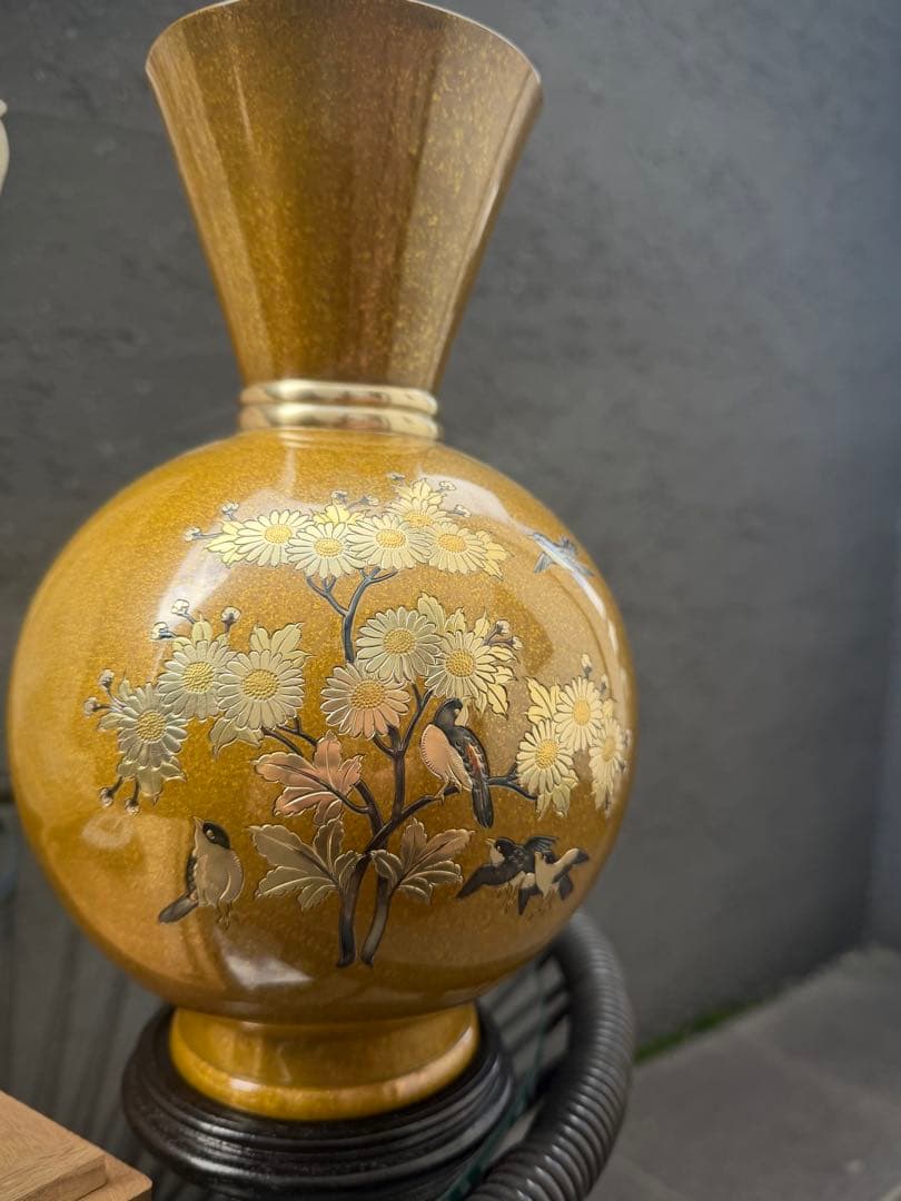 真鍮の花瓶 金色の花瓶 花と鳥の装飾