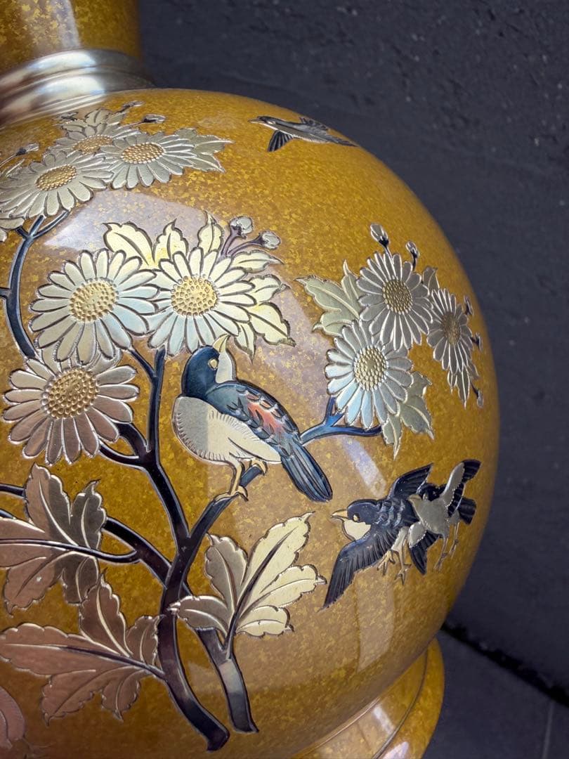 真鍮の花瓶 金色の花瓶 花と鳥の装飾
