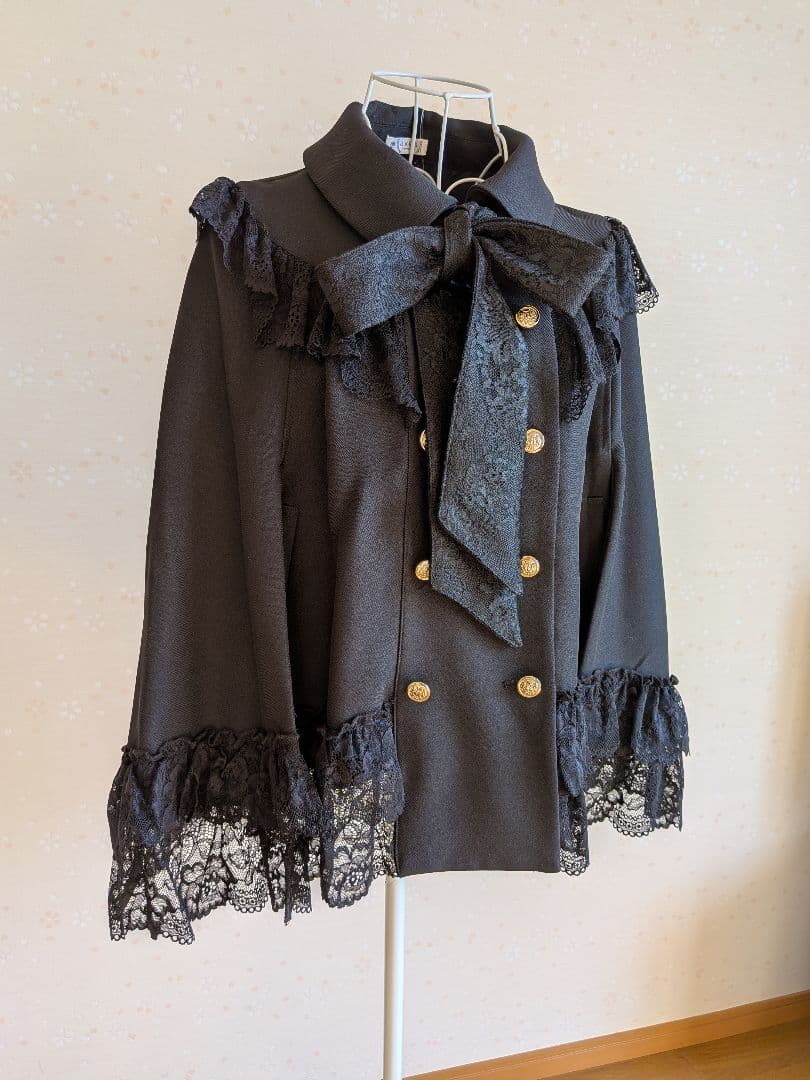 【新品タグ付】axes femme『リボン付レースフリルコート』Fサイズ　黒色