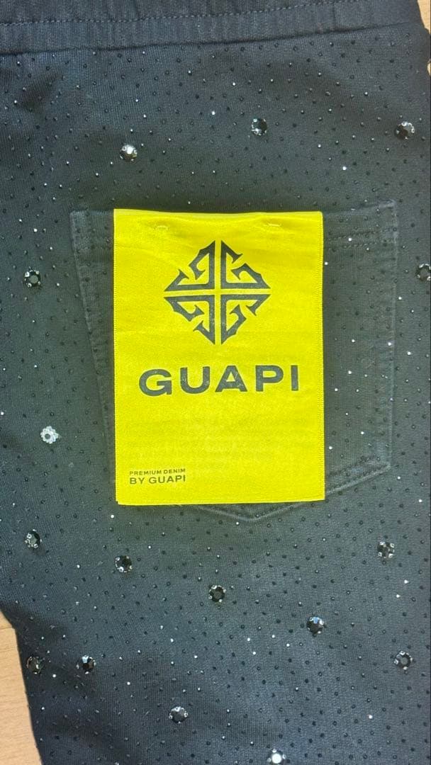 GUAPI ラインストーン付スウェットフレア 32 リアルくん着用