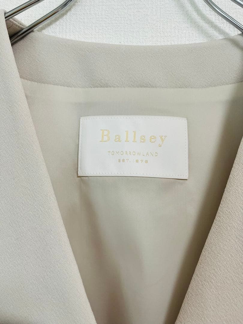 【新品タグ付】トゥモローランド　Ballseyボルジー　ジレ　３６