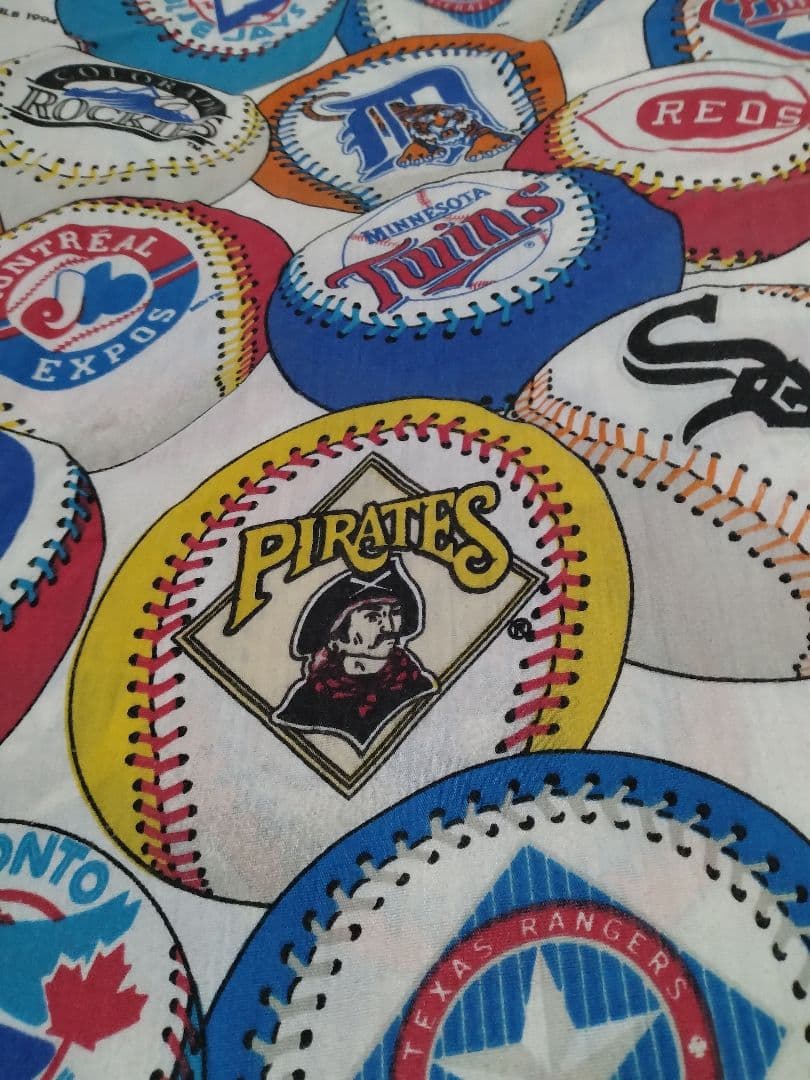 MLBチームロゴ　プリント生地　マルチカバー　ビンテージ
