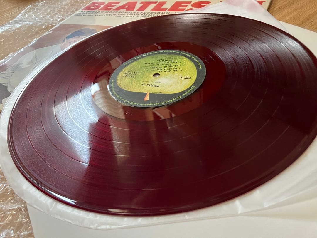 ビートルズ アルバム赤盤では、難関トップタイトル　ニアミント赤盤