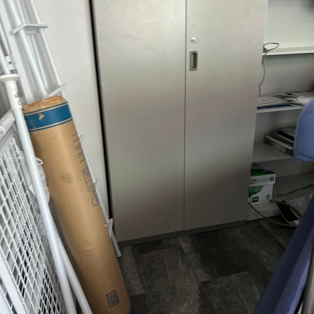 シルバー 鍵付き収納キャビネット 約2120cm
