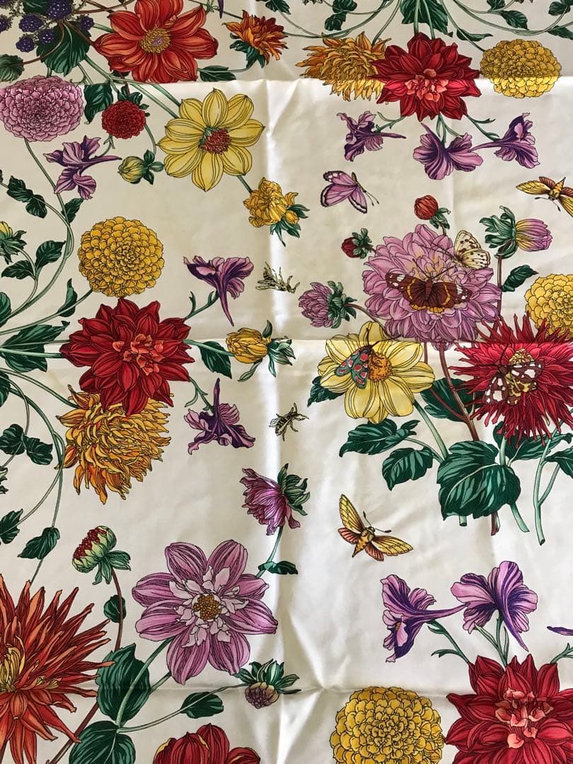 GUCCI グッチ シルク100% スカーフ