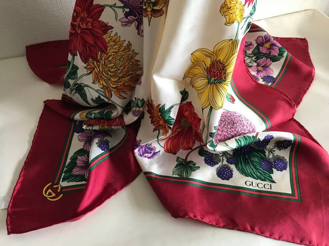 GUCCI グッチ シルク100% スカーフ