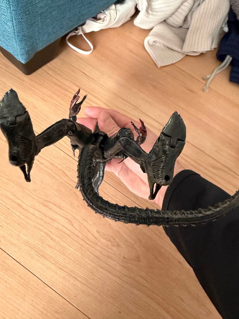 ネカ エイリアンフィギュア 約30cm 可動式