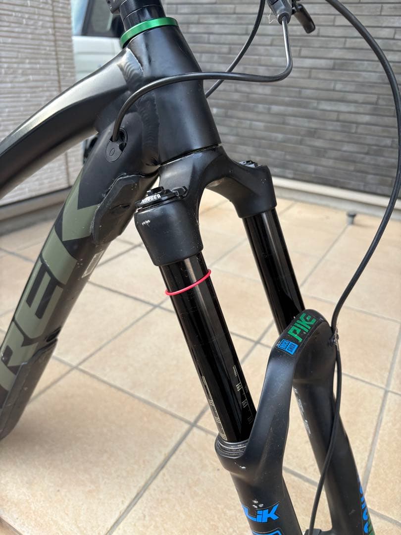 TREK Remedy 8 フレーム、リアサスなど