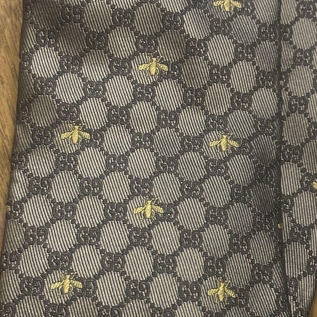 GUCCI ブラウン ネクタイ GGロゴ 蜂模様