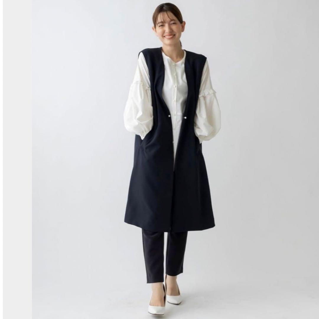 SONO ソーノ 〈防しわダブルクロス〉バックフリルロングジレ ネイビー