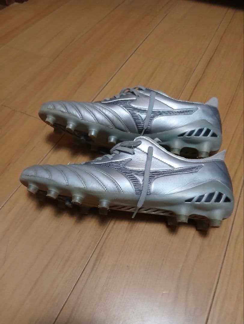 Mizuno モレリア　ネオ3　シルバー スパイク