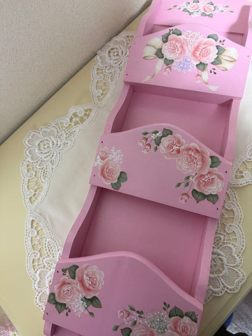 トールペイント作品　花柄木製壁掛け収納 コルクボード他　3点