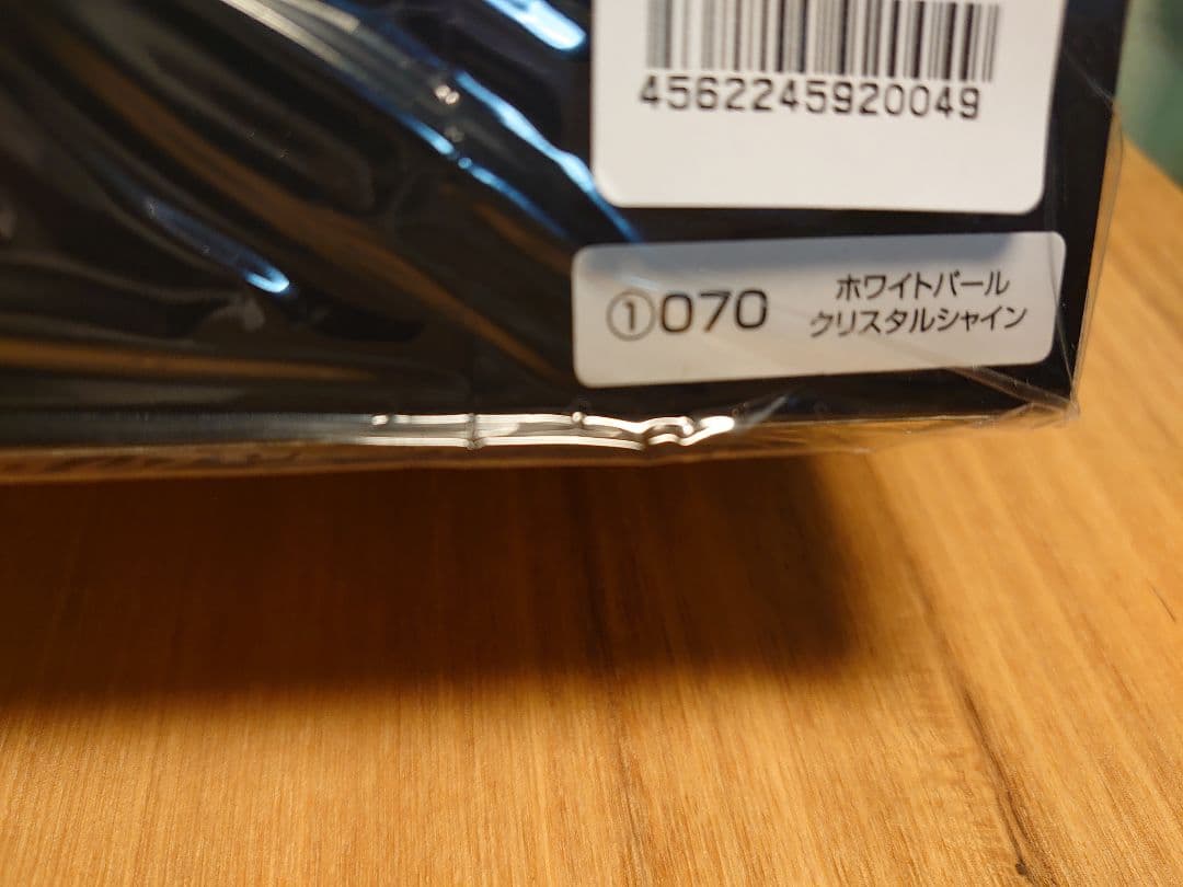 美品【新品】ハリアー　ホワイト　ミニカー　カラーサンプル