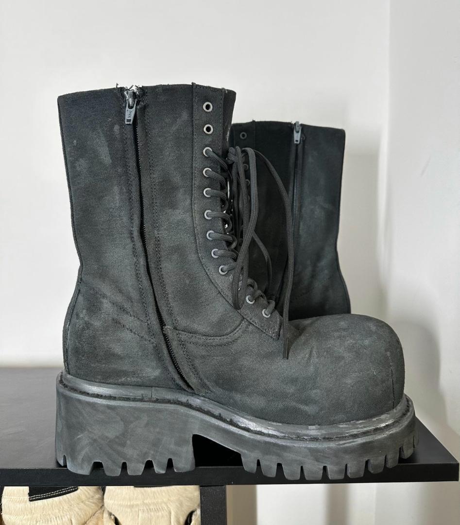 語学・辞書・学習参考書 balenciaga combat strike boots
