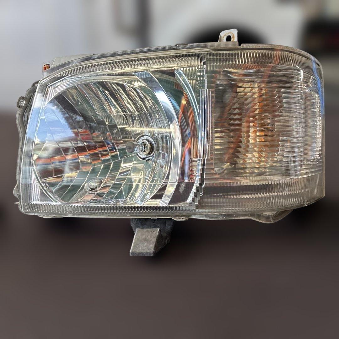 #2119 TOYOTA ハイエース　1・2型　純正ヘッドライト