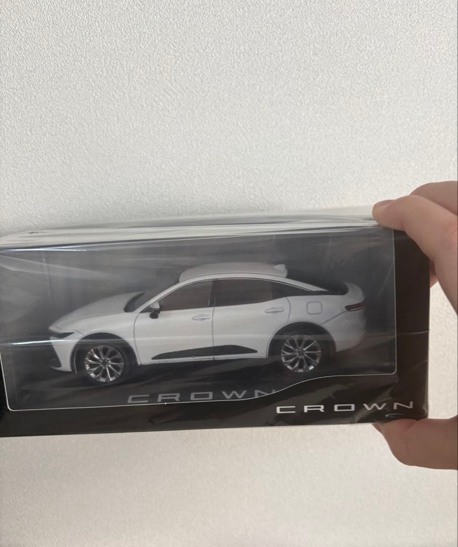 CROWN ホワイトミニカー